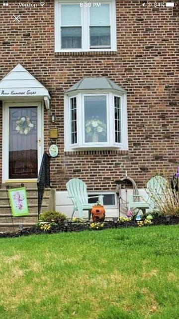 Updated Row home in quiet neighborhood.