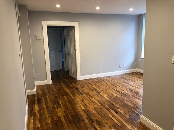 3rd image of 922 Bronx Park S APT 2D