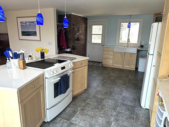 4th image of 128 Eileen Street