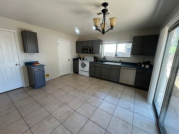 4th image of 2274 E Hazeltine Way