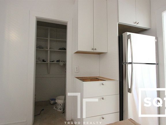 4th image of 3518 N Broadway St #3522-1W