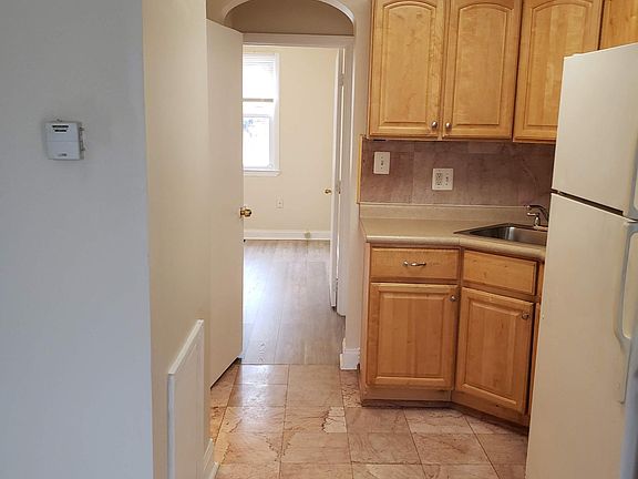 3rd image of 520 W Clapier St Floor 2