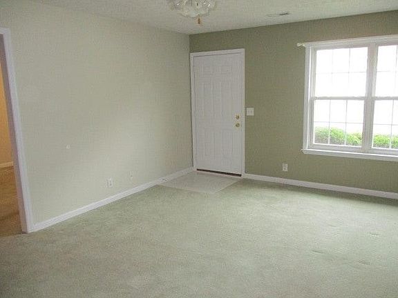 4th image of 833 E Northfield Blvd #B