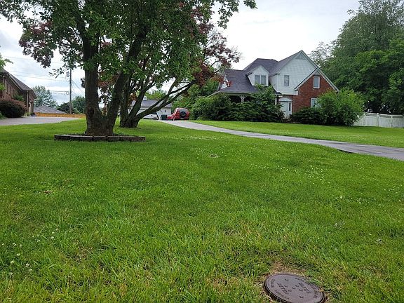 3rd image of 1520 College Dr