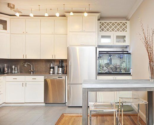 4th image of 112 W 72nd St APT 10B