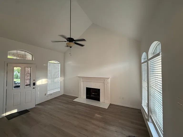 7865 Squire Ln — Photo 1