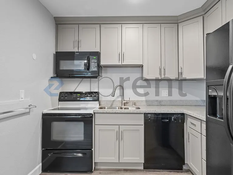 1416 Rue Avati #3 — Photo 10