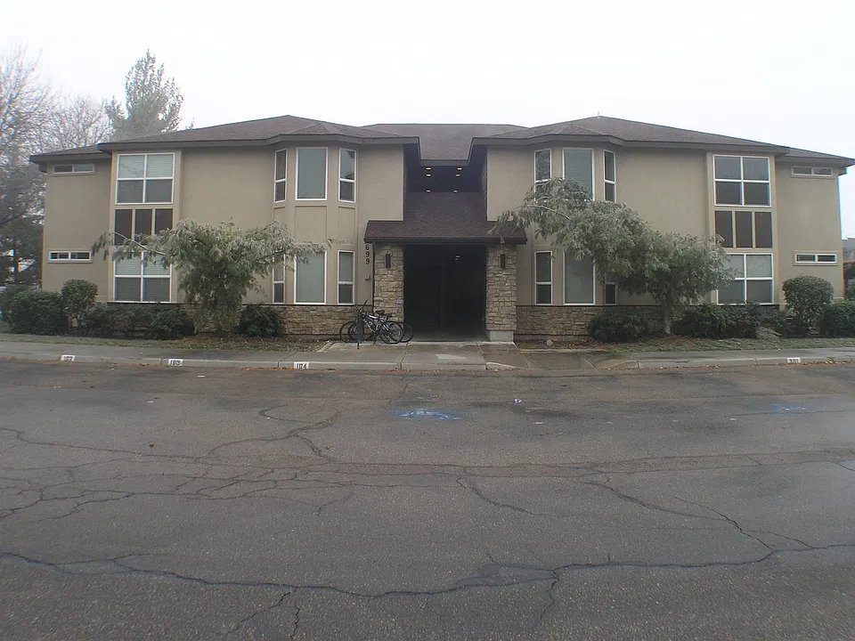 699 N Mitchell St #203