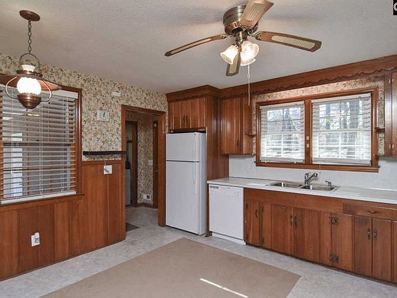 5th image of 2208 Dunvegan Dr