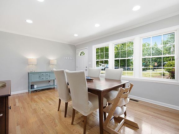 5th image of 817 Chatham Ln