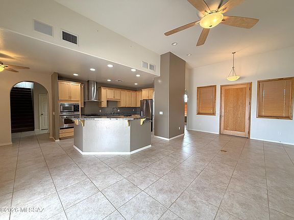 4th image of 2941 E Broadview Dr