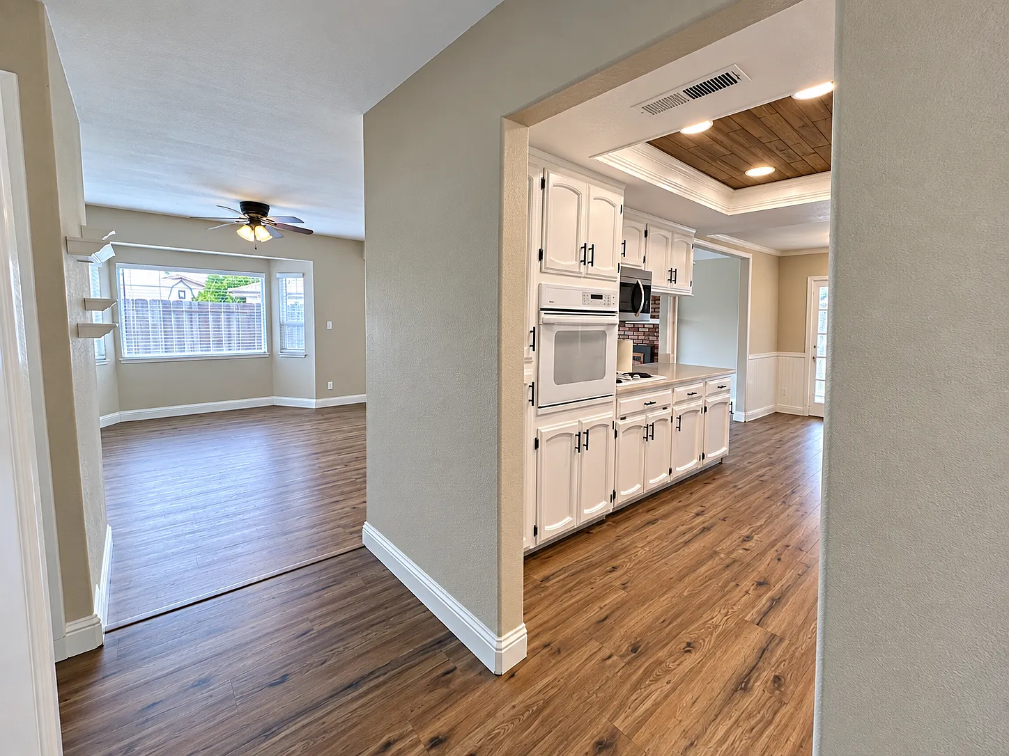 3 bed, 2016 sqft, $2,200 — Photo 2