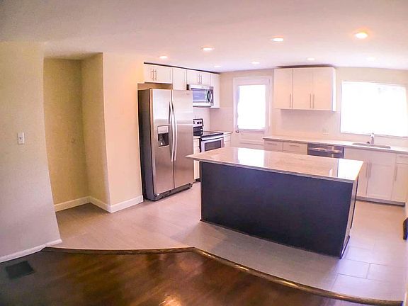 4th image of 910 Woodhill Dr