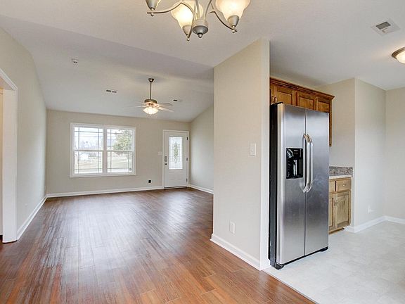 5th image of 327 Woodale Dr