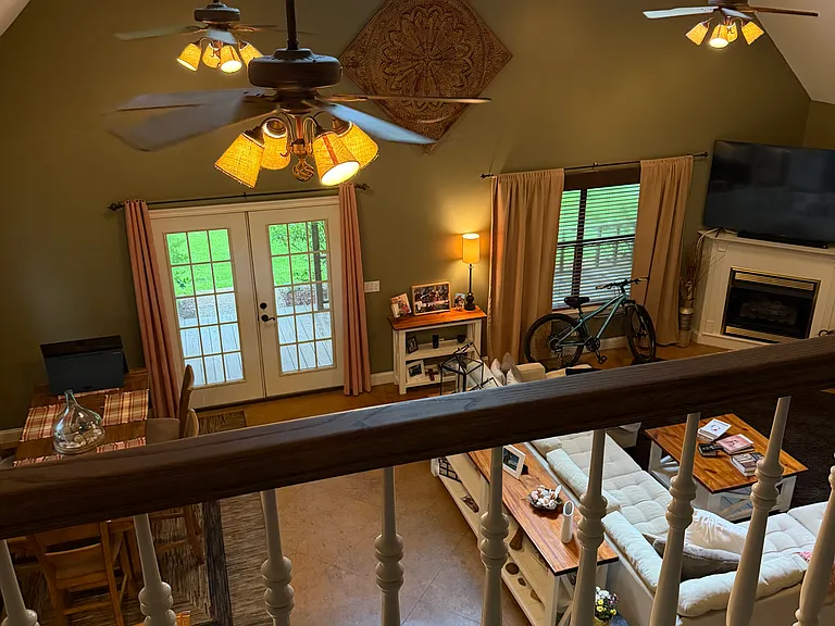 Bridgewood Ln — Photo 2