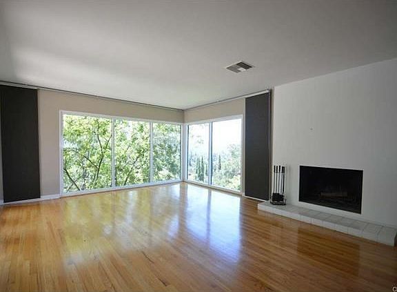 5th image of 3387 Wrightwood Dr