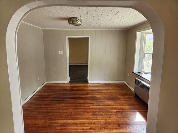 4th image of 115 Egerton Ave