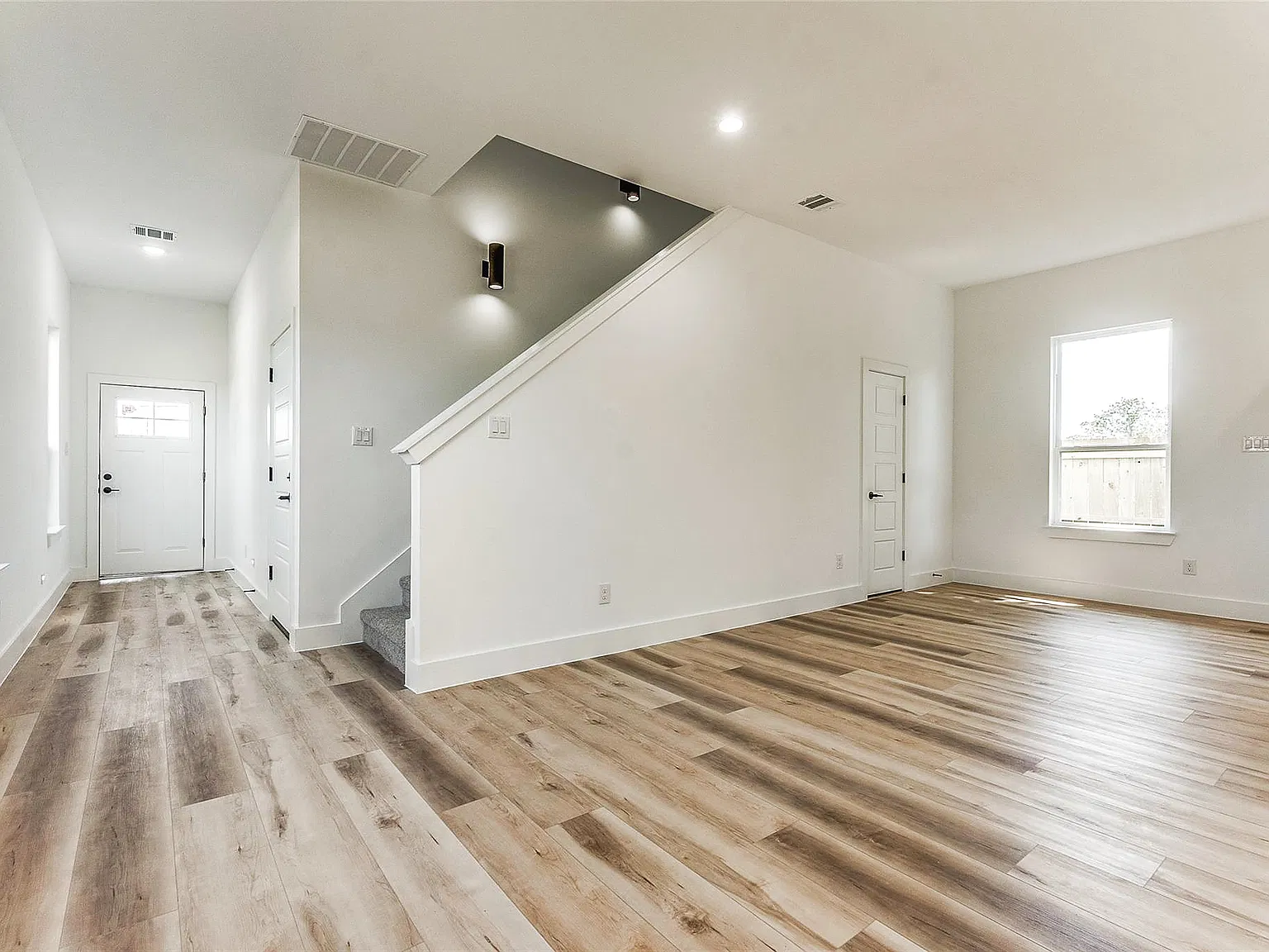 3 bed, 1650 sqft, $2,700 — Photo 3
