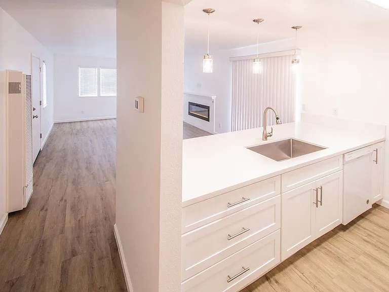 Oak Park Village Apartments — Photo 17