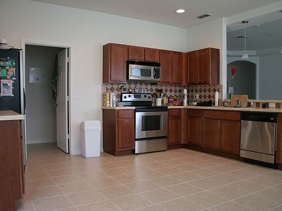 2nd image of 15942 Larkspur St