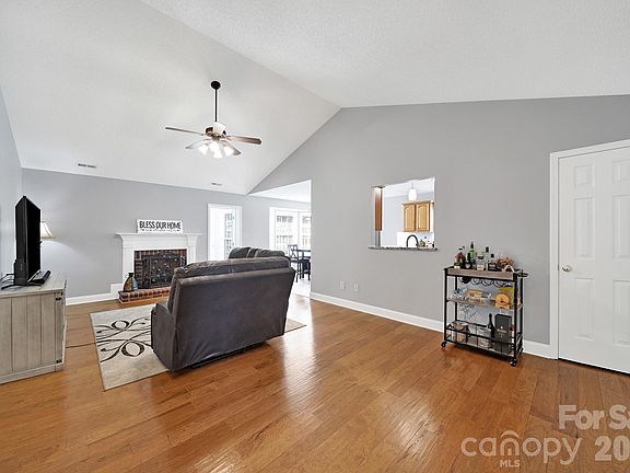 5th image of 849 Treva Anne Dr SW