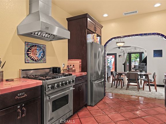 4th image of 11232 Oxnard St