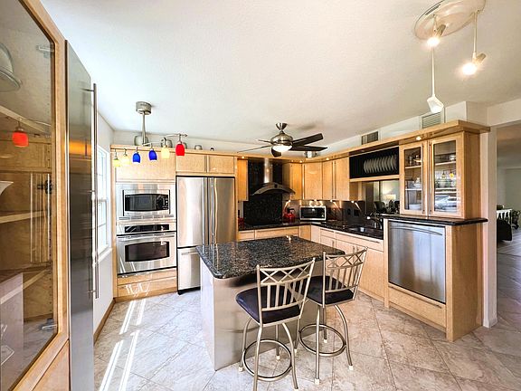 4th image of 2902 Victoria Circle #A1