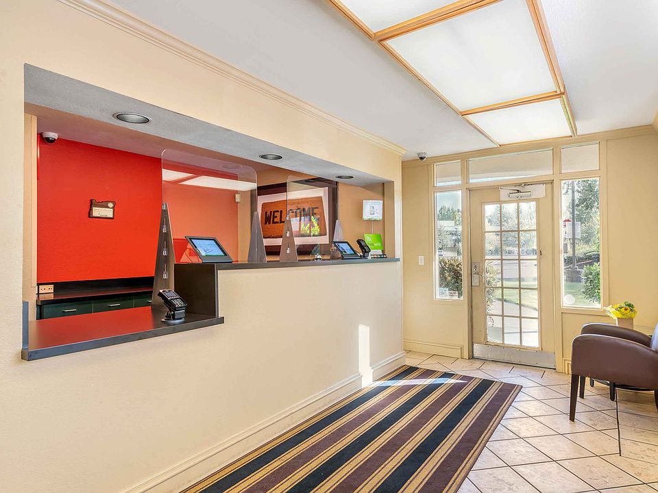 Lobby and Guest Check-in