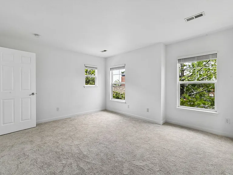 10094 Amston St — Photo 13
