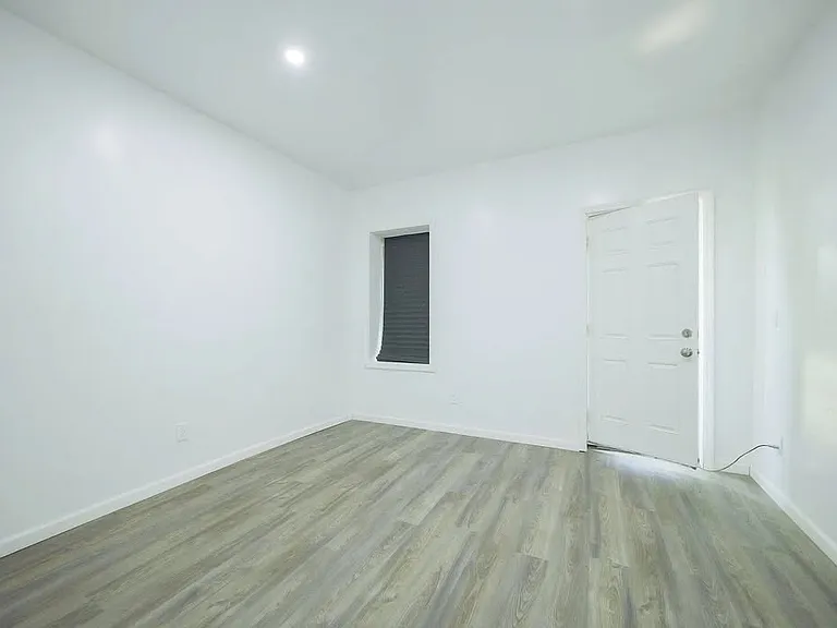 81 William St #2 — Photo 5