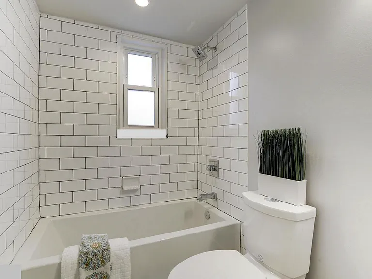 1516 K St SE #2D — Photo 6