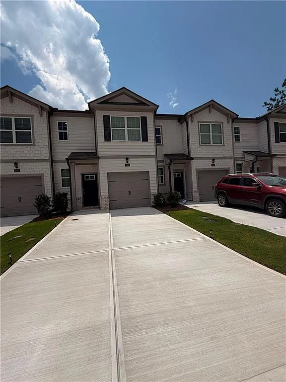3 bed, 2.5 bath, $2,350 — Photo 4