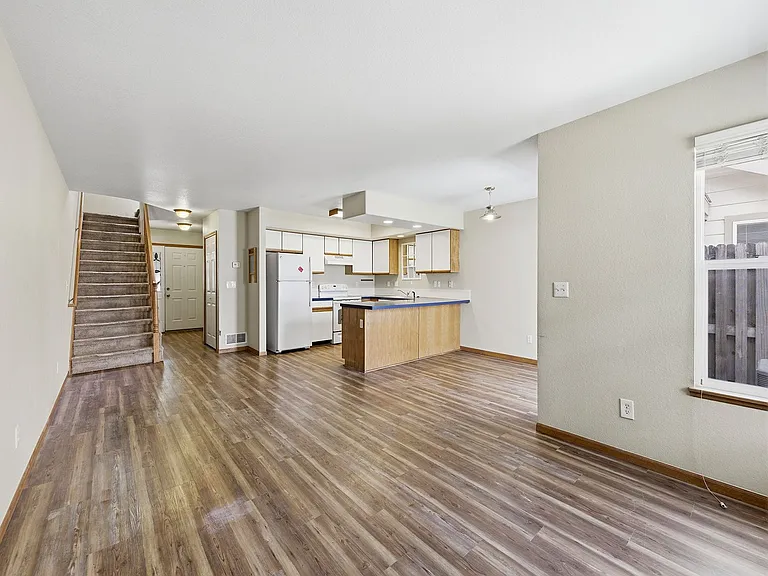 1637 Westbridge Dr #J2 — Photo 4