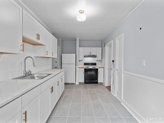 2nd image of 19 Moore St #1N