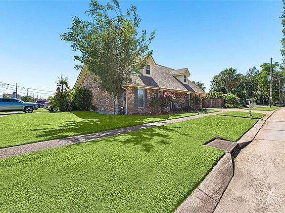 3rd image of 1400 Butternut Ave