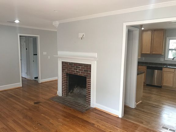 3rd image of 1062 Richmond Dr