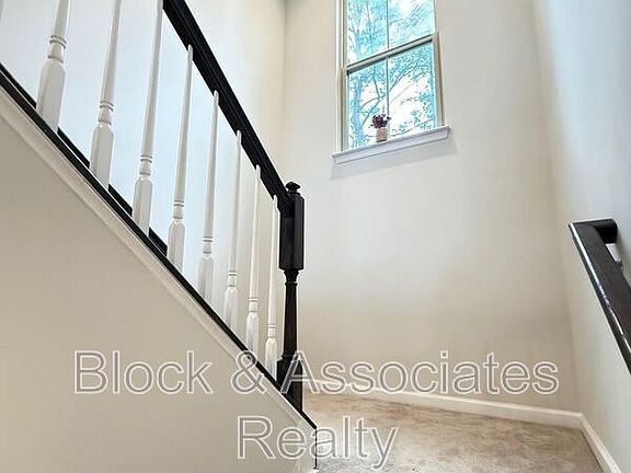 5th image of 936 Channing Park Cir