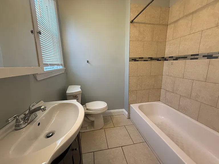 319 Admiral St #1L — Photo 4