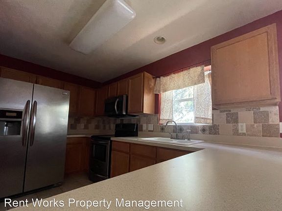 2nd image of 120 Sawtooth Dr