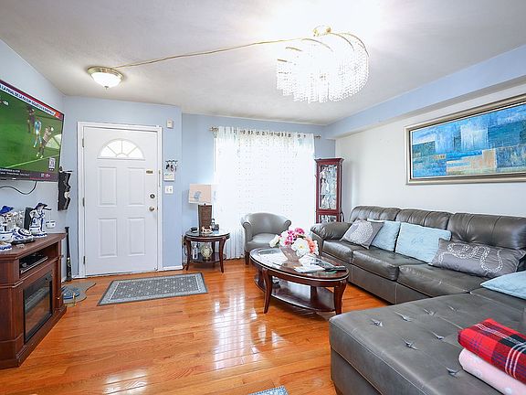 4th image of 265 Osgood Ave