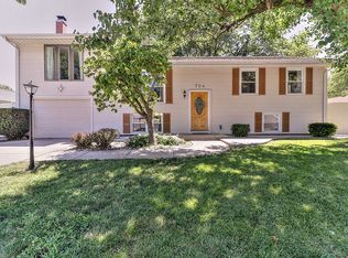 704 Castleton Dr, Champaign, IL 61821