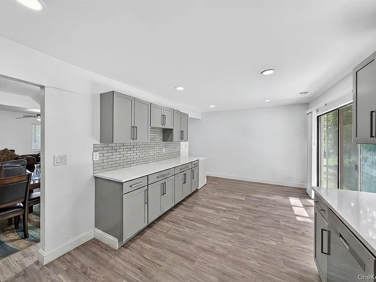 202 Concord Ln — Photo 17