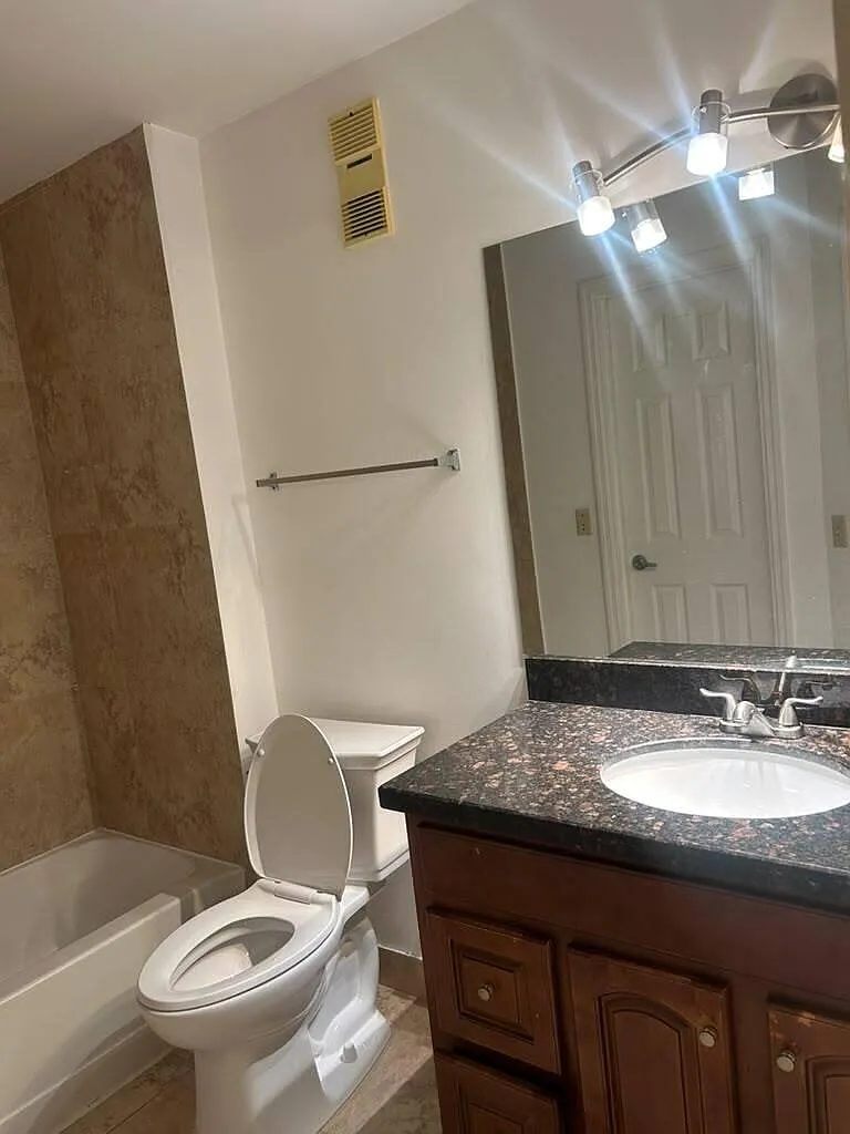 2 bed, 2.0 bath, 1027 sqft, $2,400 — Photo 4