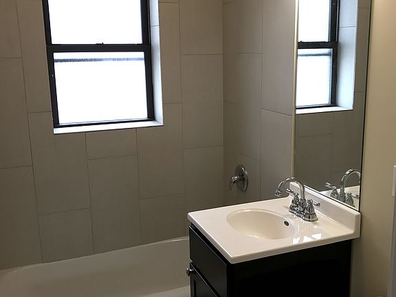 3rd image of 4746-48 N Sacramento Ave #3