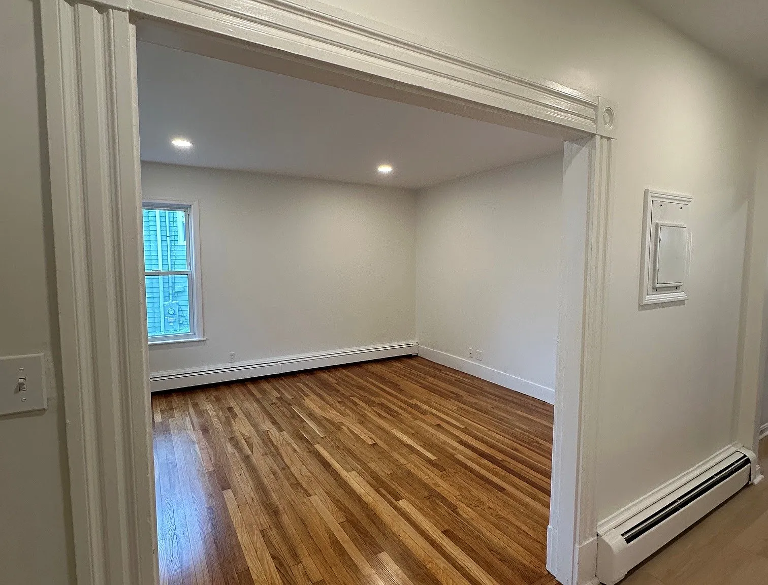 1 bed, 1000 sqft, $2,400 — Photo 1