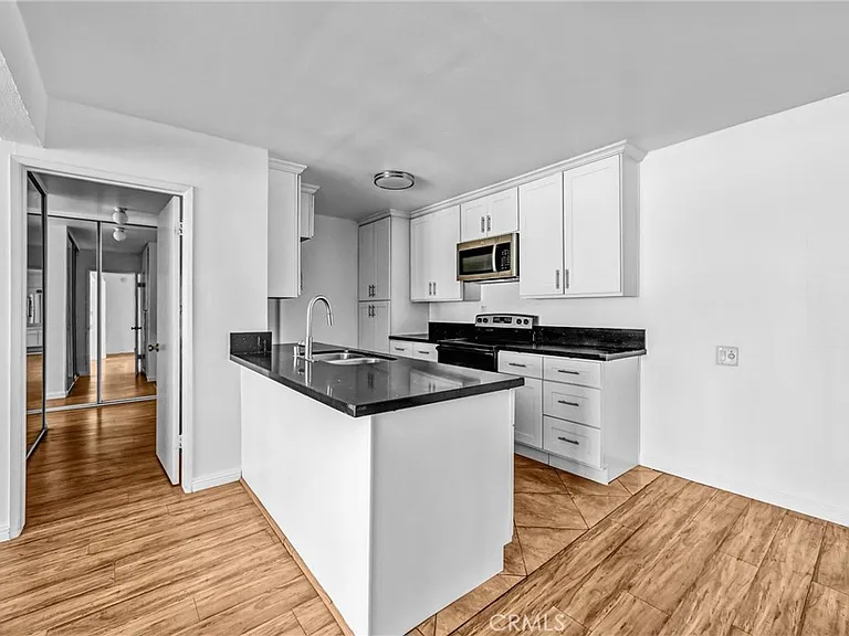 5334 Lindley Ave #319 — Photo 5