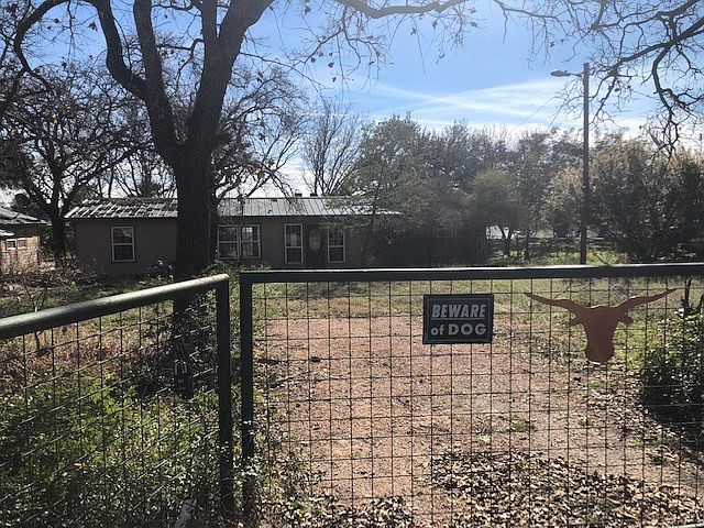 1st image of 716 Pebble Dr
