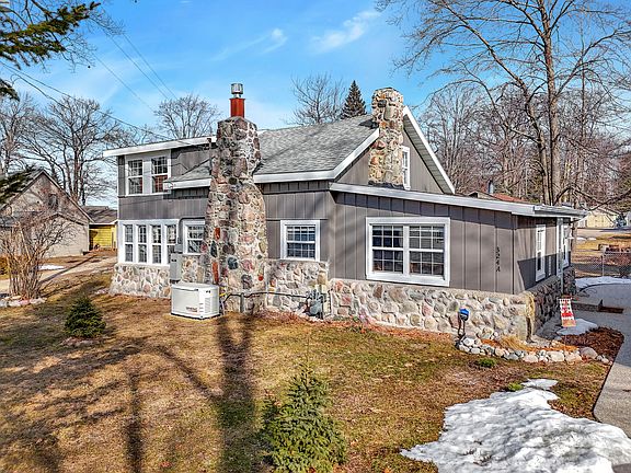 3rd image of 324A Beverly Dr