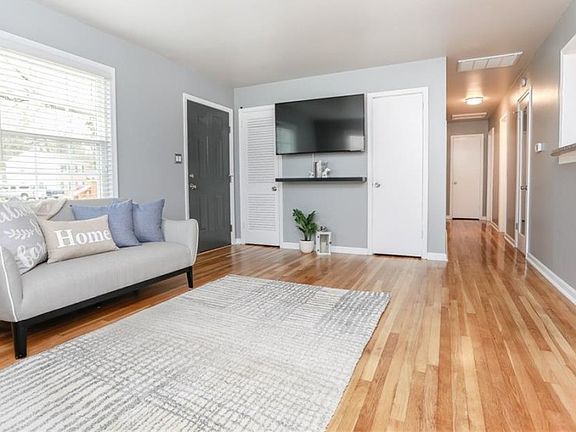 4th image of 120 Longfellow Dr