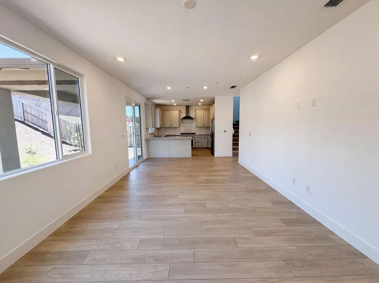 4 bed, 2024 sqft, $3,200 — Photo 2
